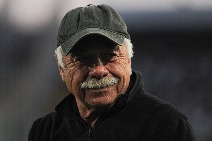 Carlos Caszely fue dado de alta tras sufrir un accidente isquémico