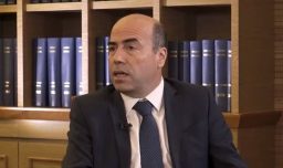 Ignacio Briones acusa a excontralor Bermúdez de no iniciar acciones sancionatorias contra 37 mil funcionarios públicos que recibieron "bono de clase media" en pandemia