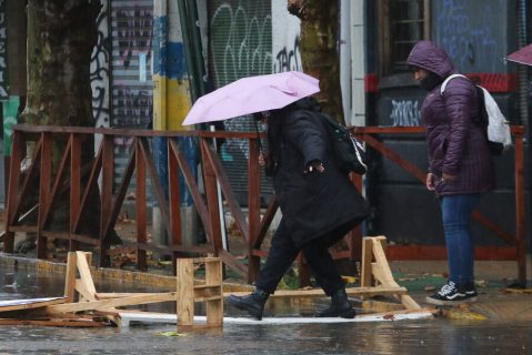 Anuncian precipitaciones para 3 regiones de Chile: ¿Cuándo lloverá en Santiago?