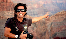 Quién era Claudio Iturra, el famoso aventurero y empresario turístico que brilló en la TV chilena