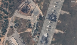 Imágenes satelitales muestran aviones rusos destruidos y edificios dañados en base de Crimea