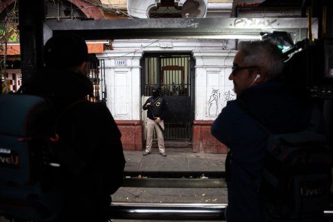Caso "esquina de la muerte": Megaoperativo PDI en centro de Santiago deja dos detenidos por homicidio