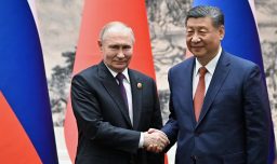 Xi Jinping se reúne con Putin: "Nuestros lazos favorecen a la paz, la estabilidad y la prosperidad de la región y del mundo"