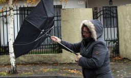 Meteorología emite aviso por vientos de hasta 80 km/h en seis regiones del país