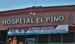 Cuatro sujetos que habrían recibido disparos fueron ingresados al Hospital El Pino: Uno de ellos falleció