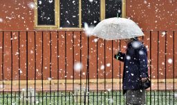 Tras pronóstico de nevadas: Emiten alerta meteorológica en seis regiones