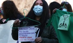 "Mi mayor miedo era que no funcionara": El camino para abortar cuando no se puede acceder a las tres causales en Chile