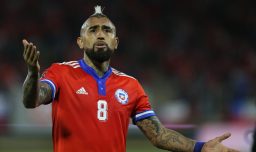 Arturo Vidal destroza a jugador de La Roja contra Bolivia: "Está molestando en el medio del campo"