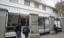 Múltiples hechos de violencia sacuden al Liceo Lastarria en Providencia: Director fue rociado con bencina