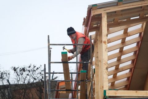 Sernac recuerda: ¿Qué derechos tienen los consumidores ante fallas de construcción en viviendas tras sistemas frontales?