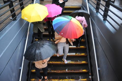 Senapred declara alerta temprana preventiva en la Región Metropolitana por nuevo sistema frontal: Revisa cuánto lloverá