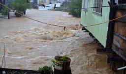 Alcaldesa de Curanilahue informa que están sin agua potable debido a las lluvias