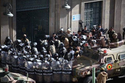 Envían a 7 militares más a prisión preventiva por "intento de golpe" de Estado en Bolivia