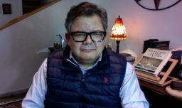 Excónsul Guzmán lamenta instalación de paneles argentinos en Chile: "Termina ensombreciendo una relación muy importante"