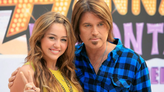 "Heredé el narcisismo de mi padre": Miley Cyrus habló sobre su distanciamiento familiar con Billy Ray Cyrus
