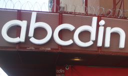 ABCDin deberá pagar multa de casi $100 millones: Tienda no respetó la garantía de un notebook