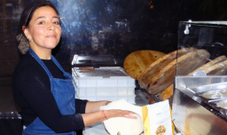 "Amo esta profesión": La travesía de la chilena que ganó un importante campeonato de pizza en Italia
