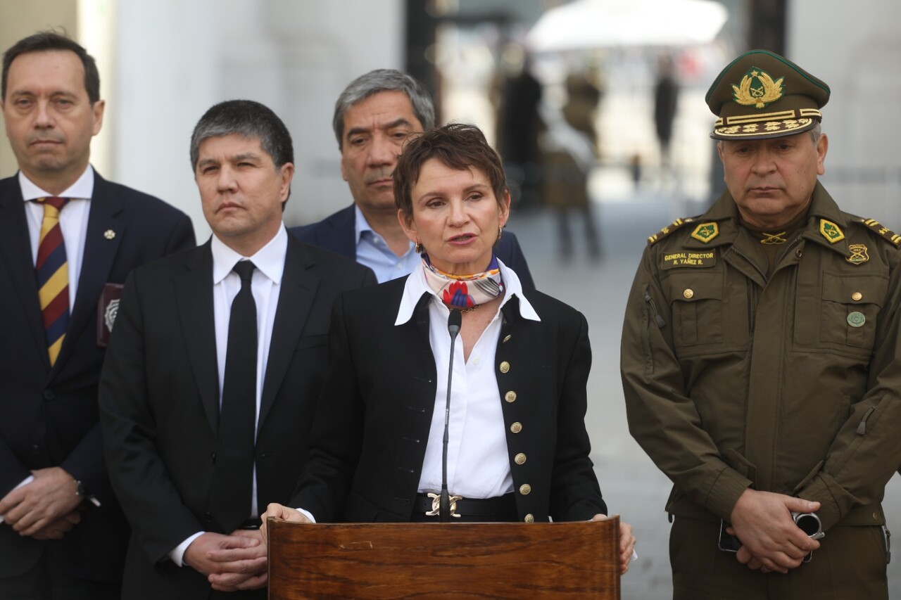 Carolina Tohá y personal de Seguridad