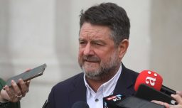 Claudio Orrego reitera que no será candidato presidencial y critica postura de Matthei sobre pena de muerte