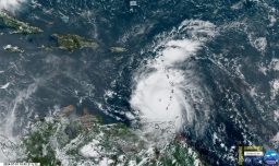 Posible “zona de desastre”: Decretan toque de queda en Jamaica ante inminente llegada del huracán Beryl