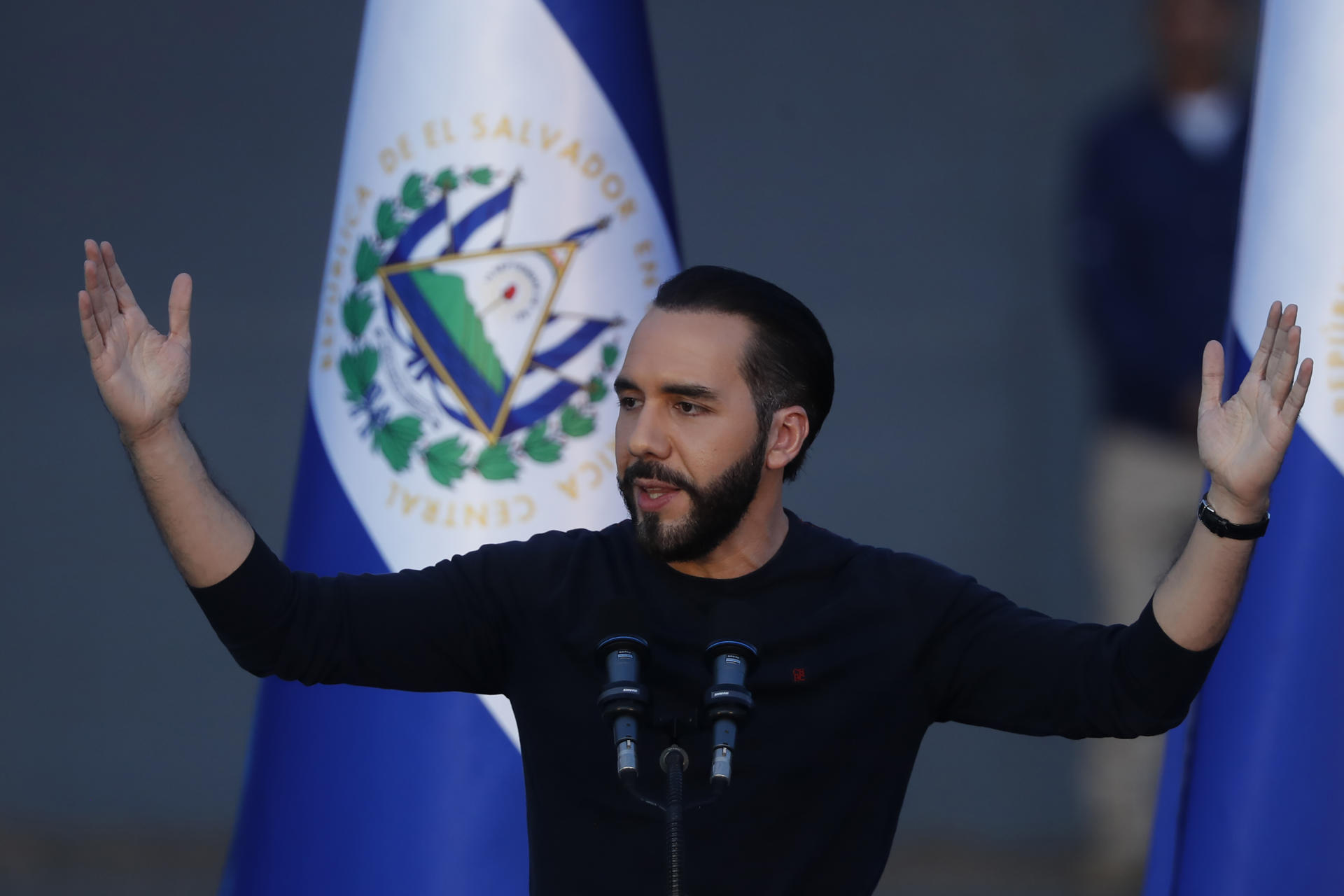 El Salvador (16/07/2024) El presidente Nayib Bukele habla en la inauguración del centro tecnológico de datos comercial, Data Trust, este martes en Ciudad Arce. Foto de Rodrigo Sura / EFE