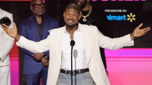 Usher recibe el premio a la trayectoria en los BET Awards 2024