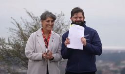 Se complica ministra de Salud: Diputados Republicanos emplazan a Boric remover a Aguilera por polémica operación a su madre