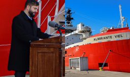 En entrega del rompehielos "Almirante Viel": Boric afirma que Chile se opondrá a cualquier explotación en la Antártica