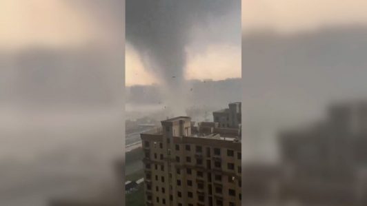 Tornado deja 5 muertos y casi un centenar de heridos en el este de China