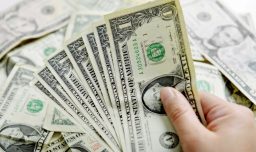 Peso chileno se desploma frente al dólar, que alcanzó los $949