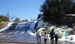 Mañanas frías y tardes calurosas: Región Metropolitana enfrenta "ola de calor" en pleno invierno