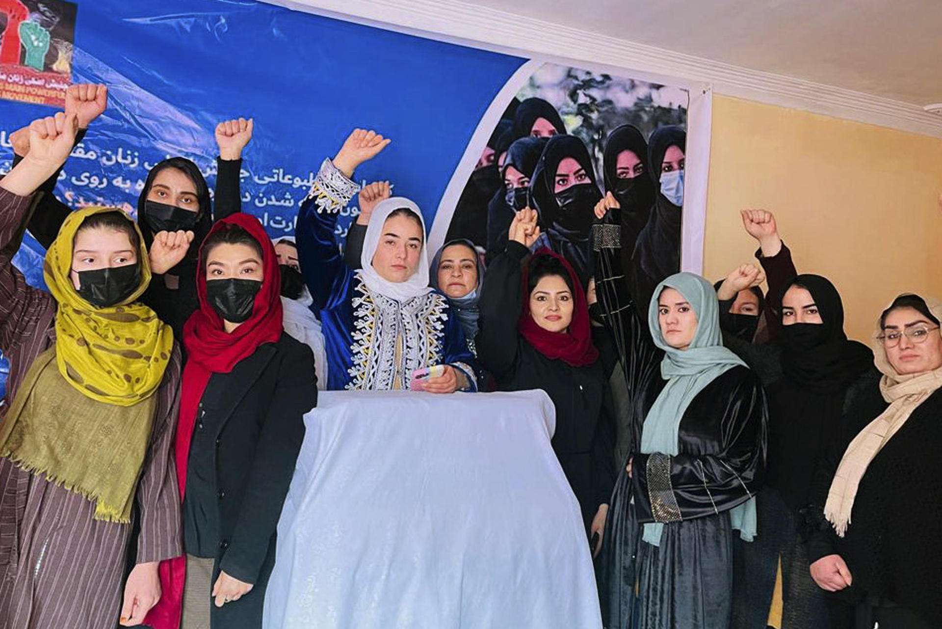 Imagen de Archivo de un grupo de mujeres en una protesta a puerta cerrada en Kabul, Afganistán, contra el veto de los talibanes a la educación femenina universitaria/EFE