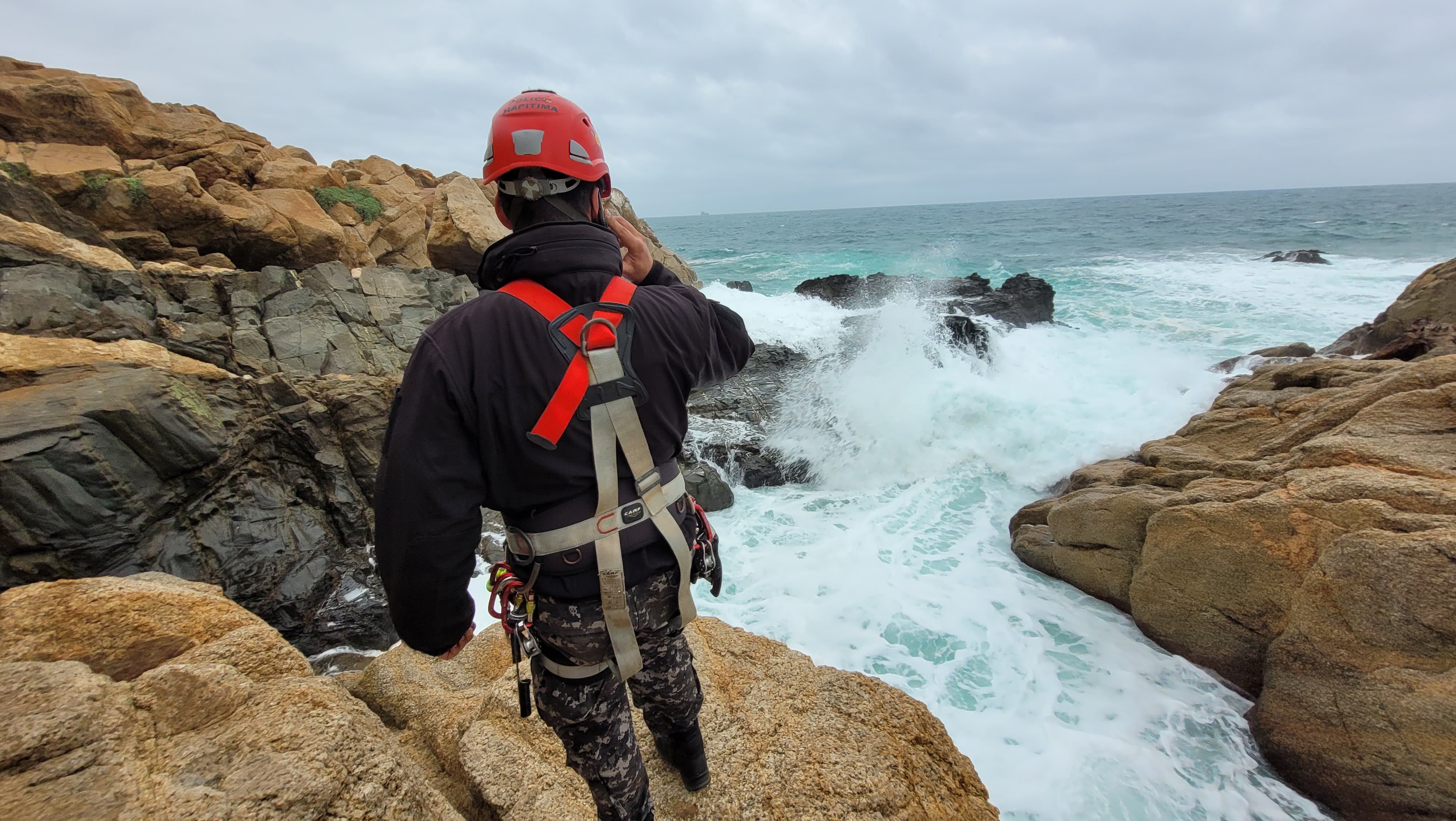 Por cielo, mar y tierra: La larga búsqueda de los equipos de rescate de niña arrastrada por el mar en Viña del Mar