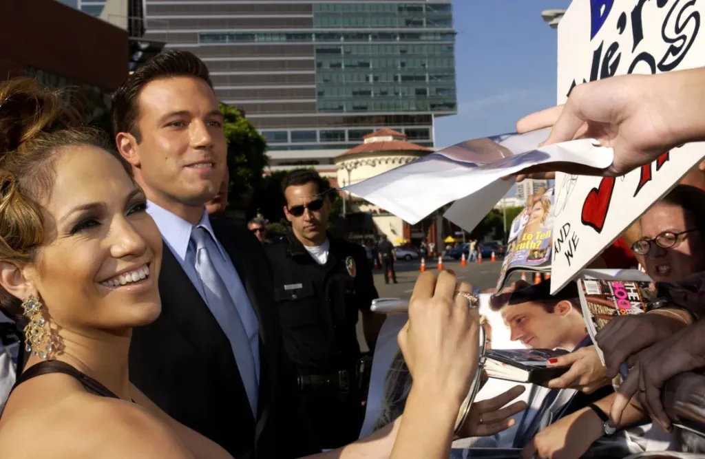 Jennifer Lopez y Ben Affleck durante el estreno de "Gigli". (Crédito: L. Cohen/WireImage/Getty Images)