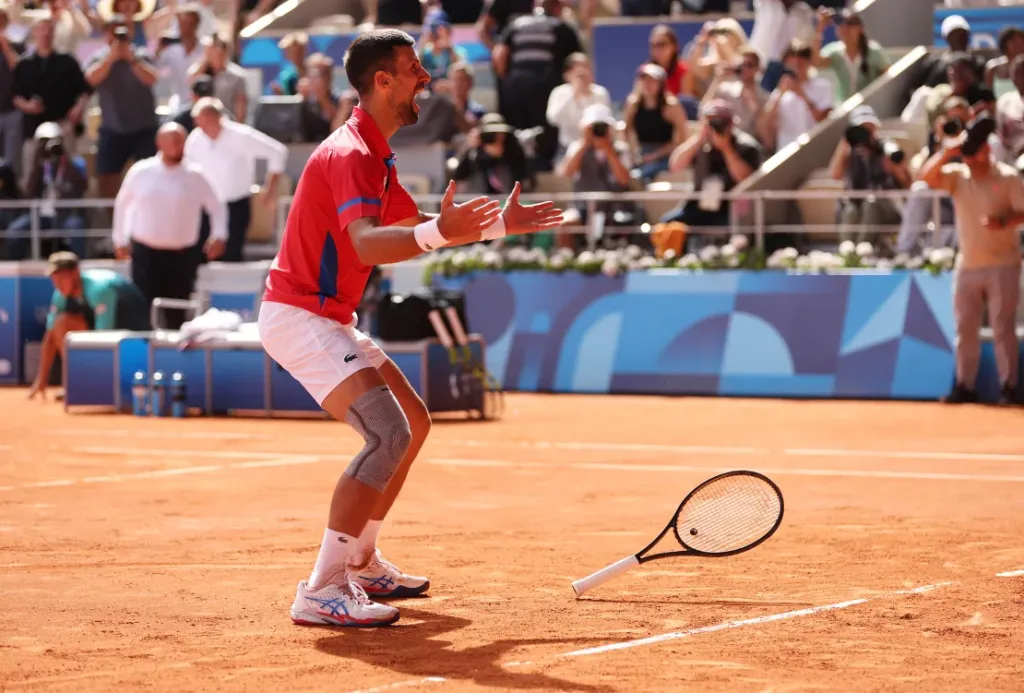 Djokovic celebra el punto de partido ganado contra Alcaraz. (Foto: Clive Brunskill/Getty Images)