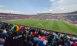 Aprobado por la Conmebol: Las insólitas butacas "desechables" que Bolivia ocupó en su partido contra Venezuela