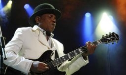 Tito Jackson, hermano de Michael Jackson y miembro de los Jackson 5, muere a los 70 años