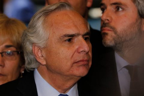 "Debiera ser en calidad de imputado": Fiscalía citará a declarar a Andrés Chadwick por su rol en el caso Audios