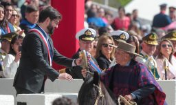 Parada Militar 2024: Presidente Gabriel Boric llama a "pasar las llaves" tras recibir el tradicional cacho de chicha