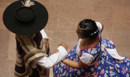 "Desde que no estás presente": Niño de 10 años recuerda a su madre en Fiestas Patrias con un emotivo pie de cueca