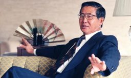 Alberto Fujimori: El gobernante del "Fujishock" económico, cuestionado por violaciones a los derechos humanos y corrupción