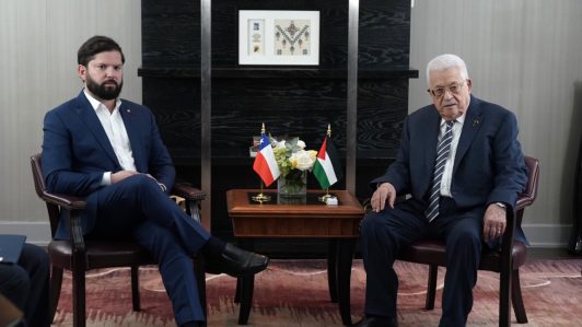 “Esperamos que sea coherente con la defensa de DDHH”: Comunidad Judía cuestiona reunión de Boric con presidente de Palestina