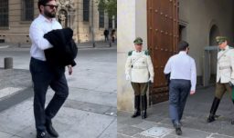 Presidente Boric llegó caminando a La Moneda por el Día Nacional Sin Auto