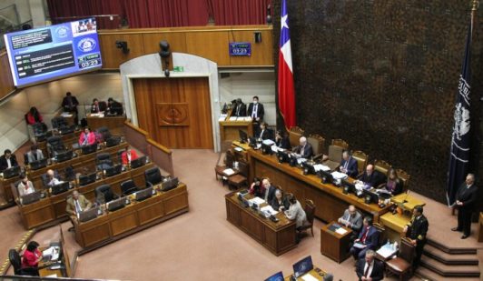 Senado vota proyecto de cumplimiento tributario en medio de diferencias parlamentarias