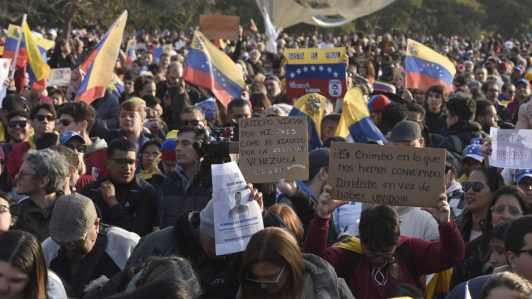 Argentina permitirá ingreso y regularización de venezolanos con documentos caducados