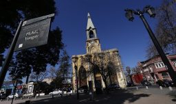 Estados Unidos emitió alerta de seguridad para turistas en Santiago: Llamó a “mantenerse atentos” en Barrio Yungay, Meiggs y Lastarria