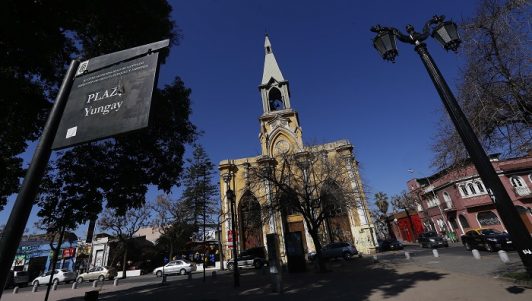 Estados Unidos emitió alerta de seguridad para turistas en Santiago: Llamó a “mantenerse atentos” en Barrio Yungay, Meiggs y Lastarria