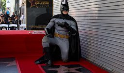 Batman hace historia como el primer superhéroe con una estrella en el Paseo de la Fama de Hollywood