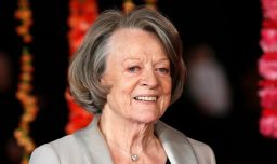 "Nunca veremos a otra como ella": Figuras políticas y celebridades reaccionan a la muerte de Maggie Smith