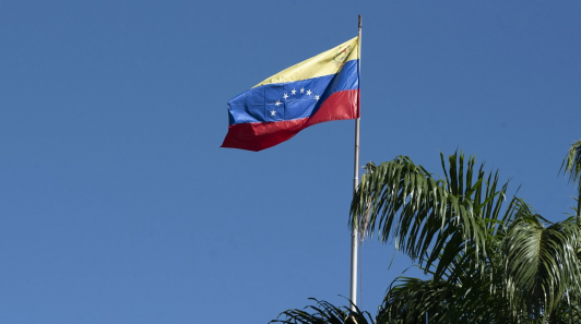 "No era aburrimiento, era respeto": Venezolano valora actitud de los chilenos y estalla contra sus compatriotas que hacen ruido en la madrugada